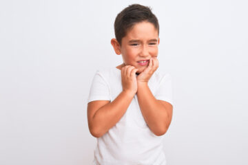 Small kid suffering from teeth pain and need emergency dentistry in Whitby, ON.